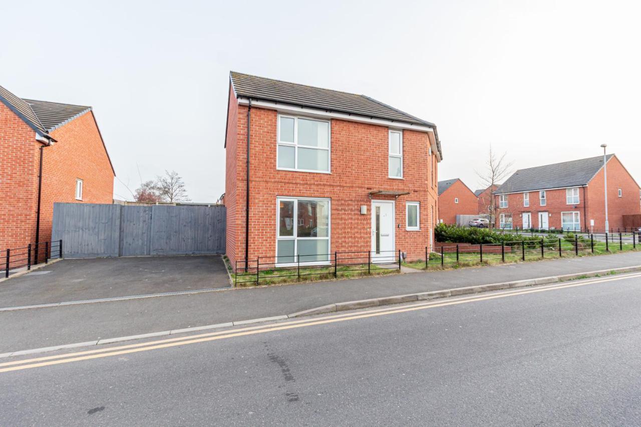 Liberty House - Perfect For Contractors - 2 Off-Road Parking Spaces Wolverhampton Luaran gambar