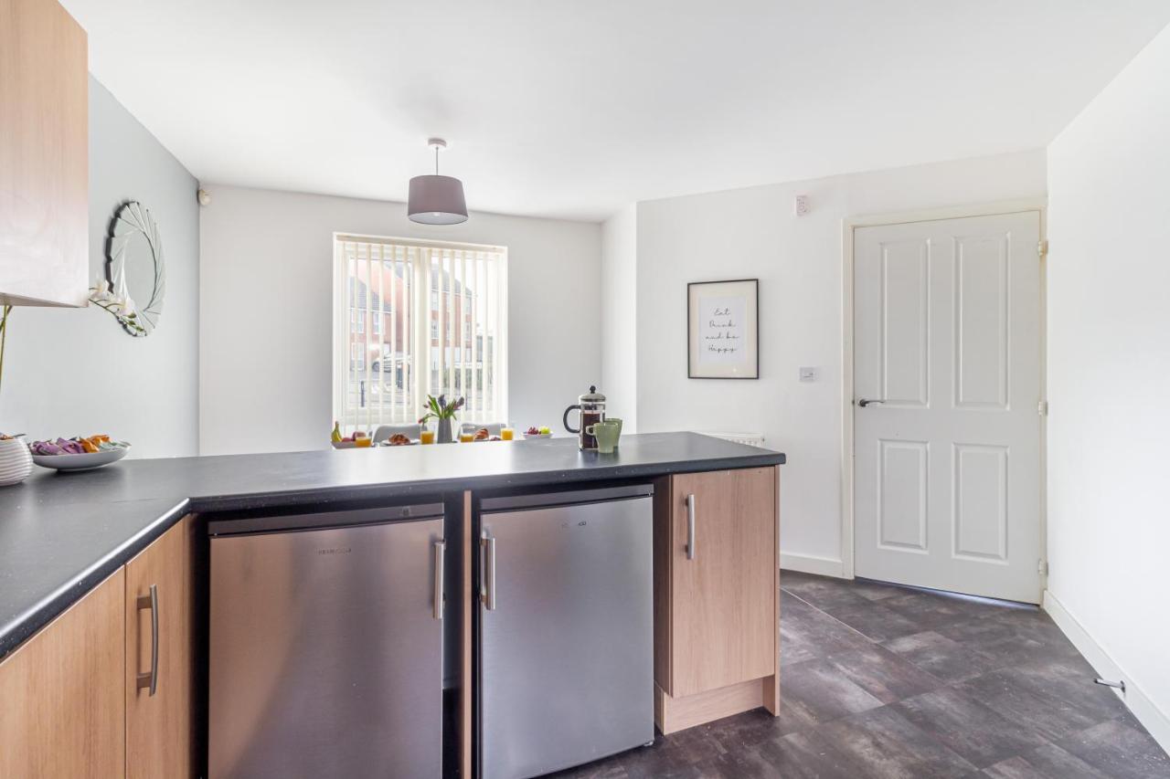Liberty House - Perfect For Contractors - 2 Off-Road Parking Spaces Wolverhampton Luaran gambar