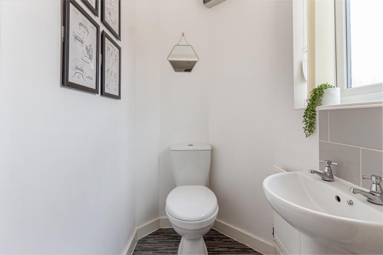 Liberty House - Perfect For Contractors - 2 Off-Road Parking Spaces Wolverhampton Luaran gambar